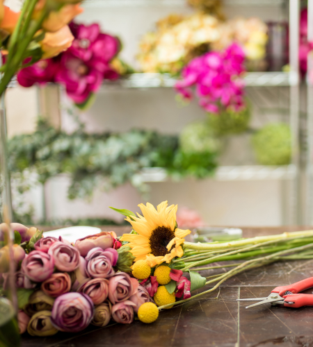 Faya Bloom online flower & gift deliery in Jordan